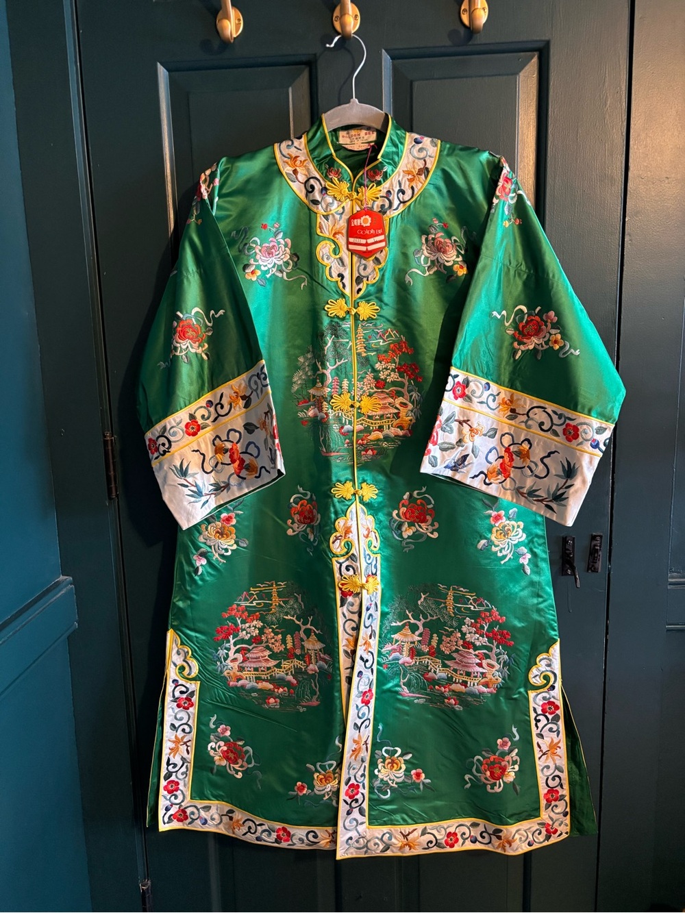 Vintage Mid Century Golden Bee silk hand embroidered Kimono with original tags